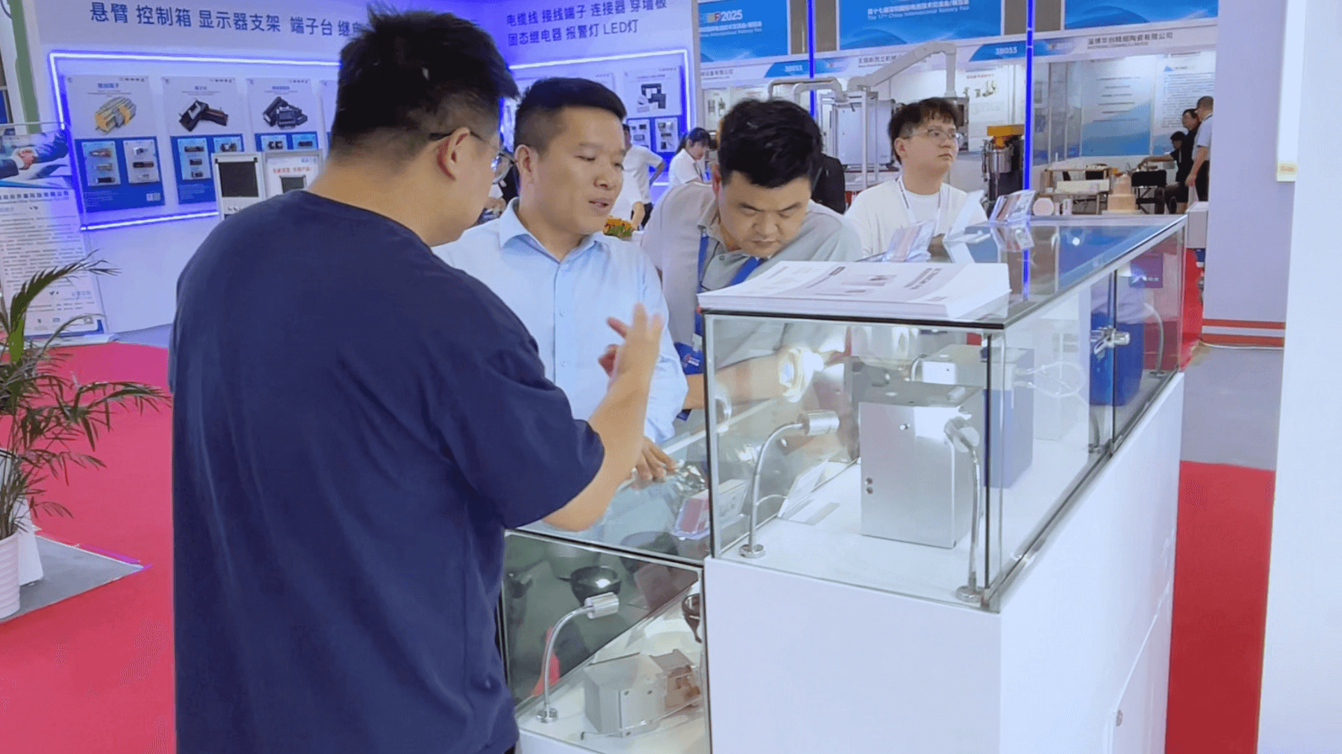 与客户交流 与客户交流