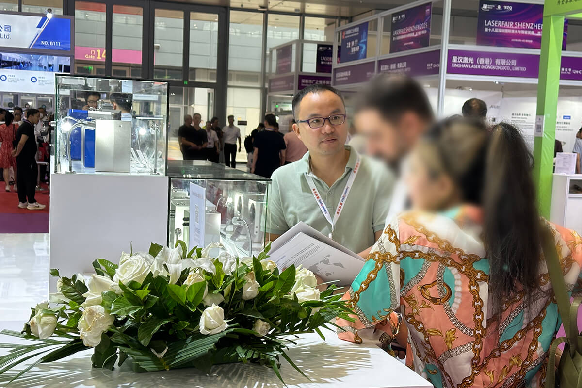 与客户交流 与客户交流